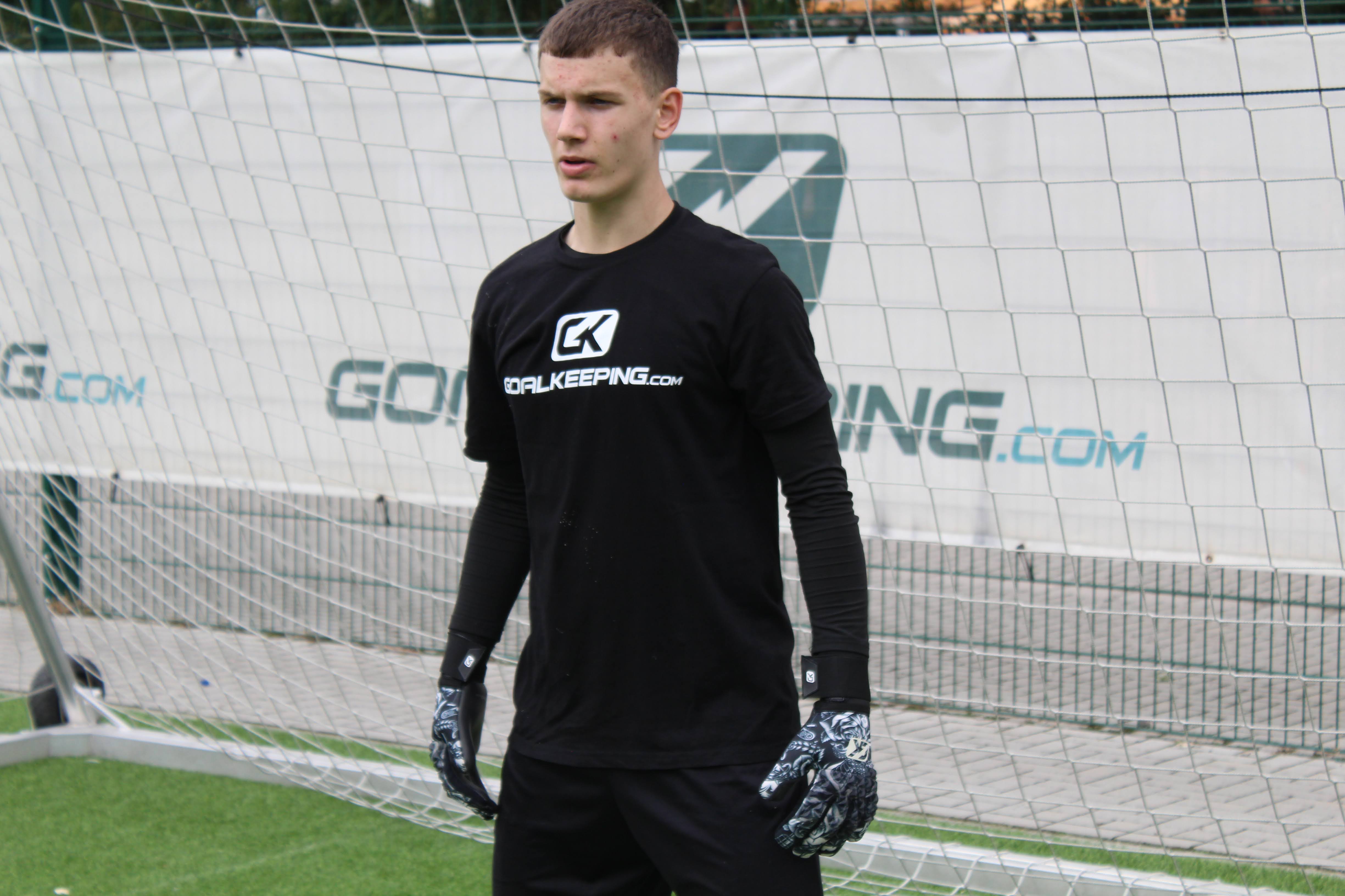 Grip-Test des Goalkeeping.com Code Zero Tattoo Handschuhs