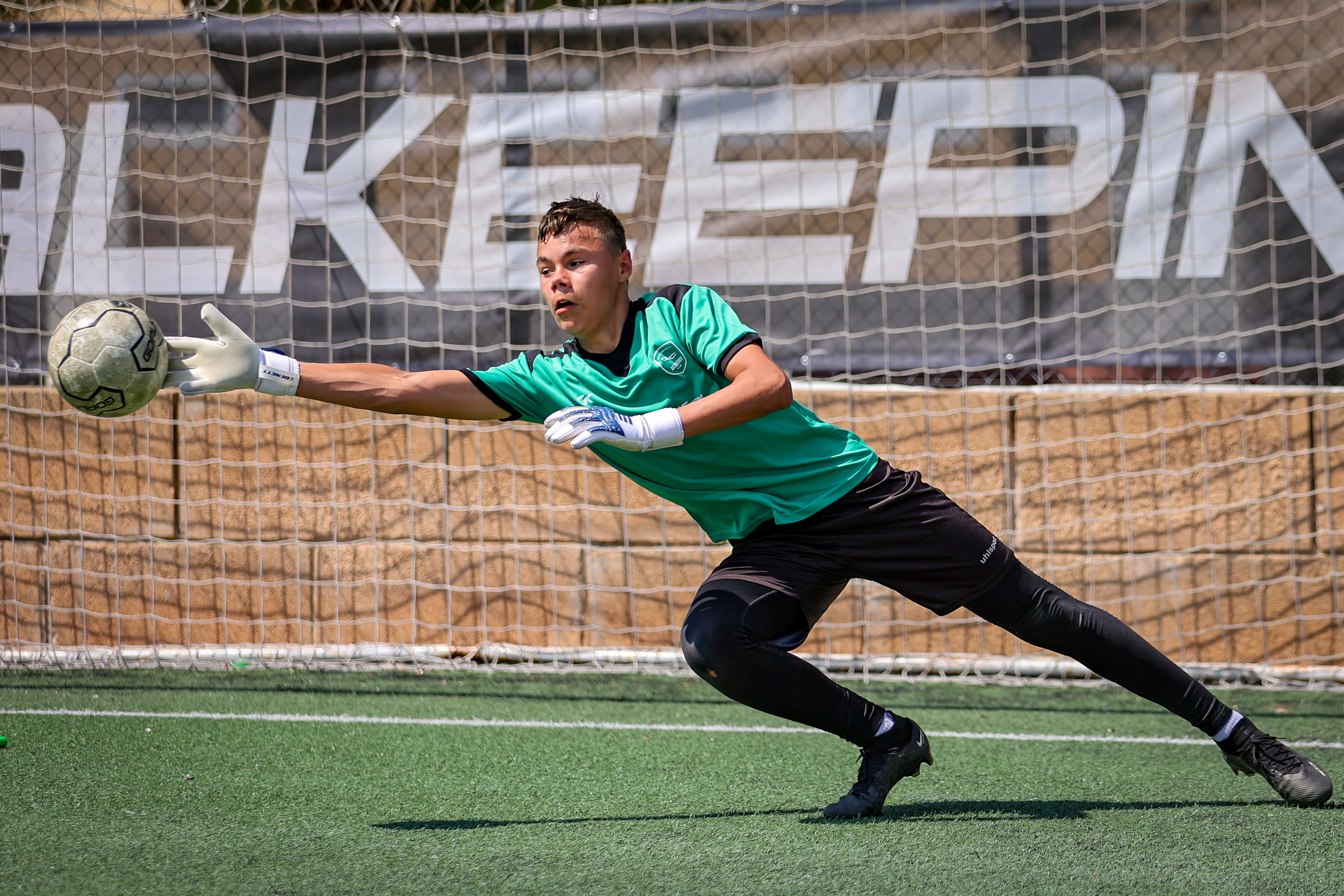 Junge Torhüter beim Training im Pro Elite Torwartcamp auf Mallorca 2023