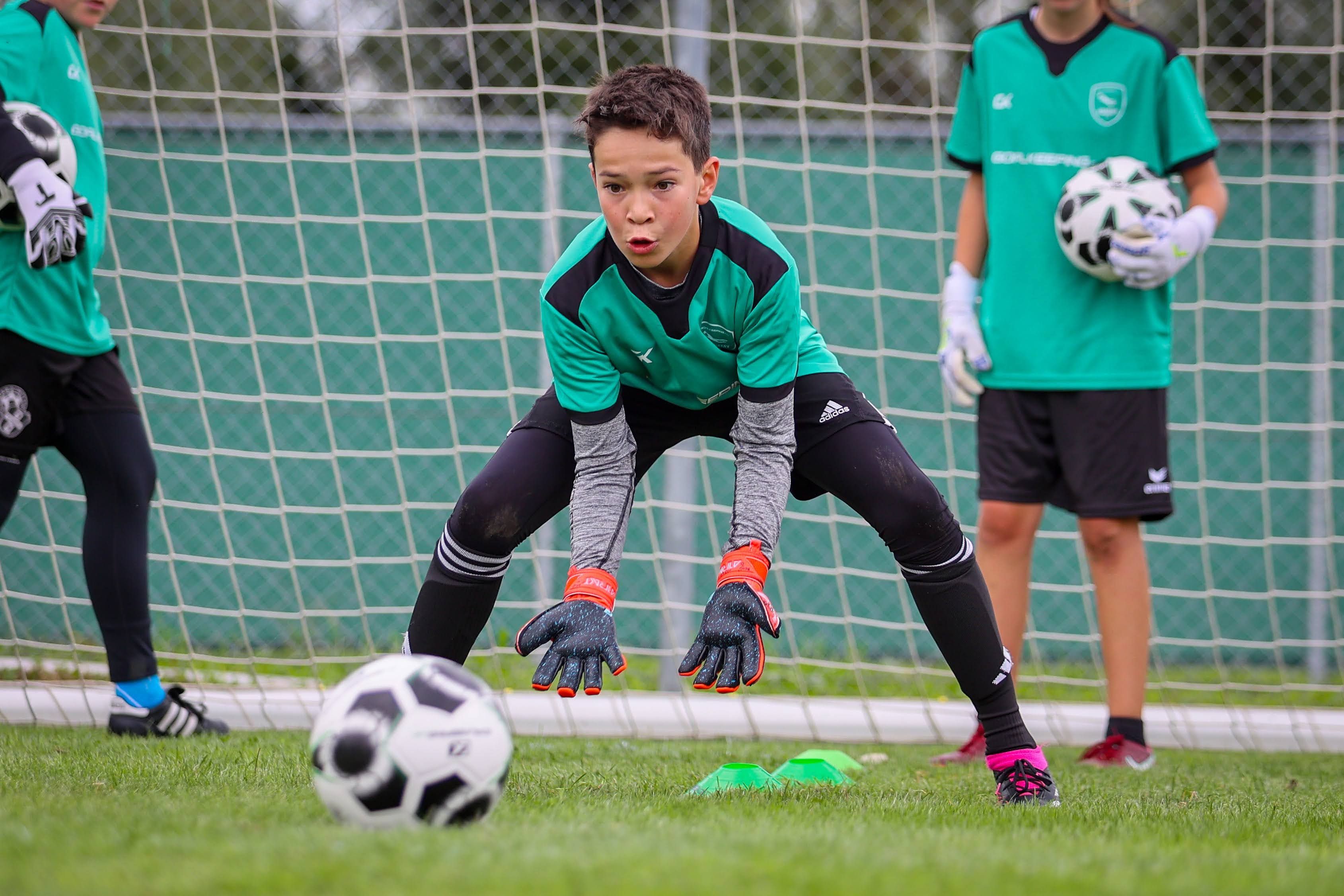 Torwartcamp Hard am Bodensee: Torhüter beim Training mit Blick auf die Berge