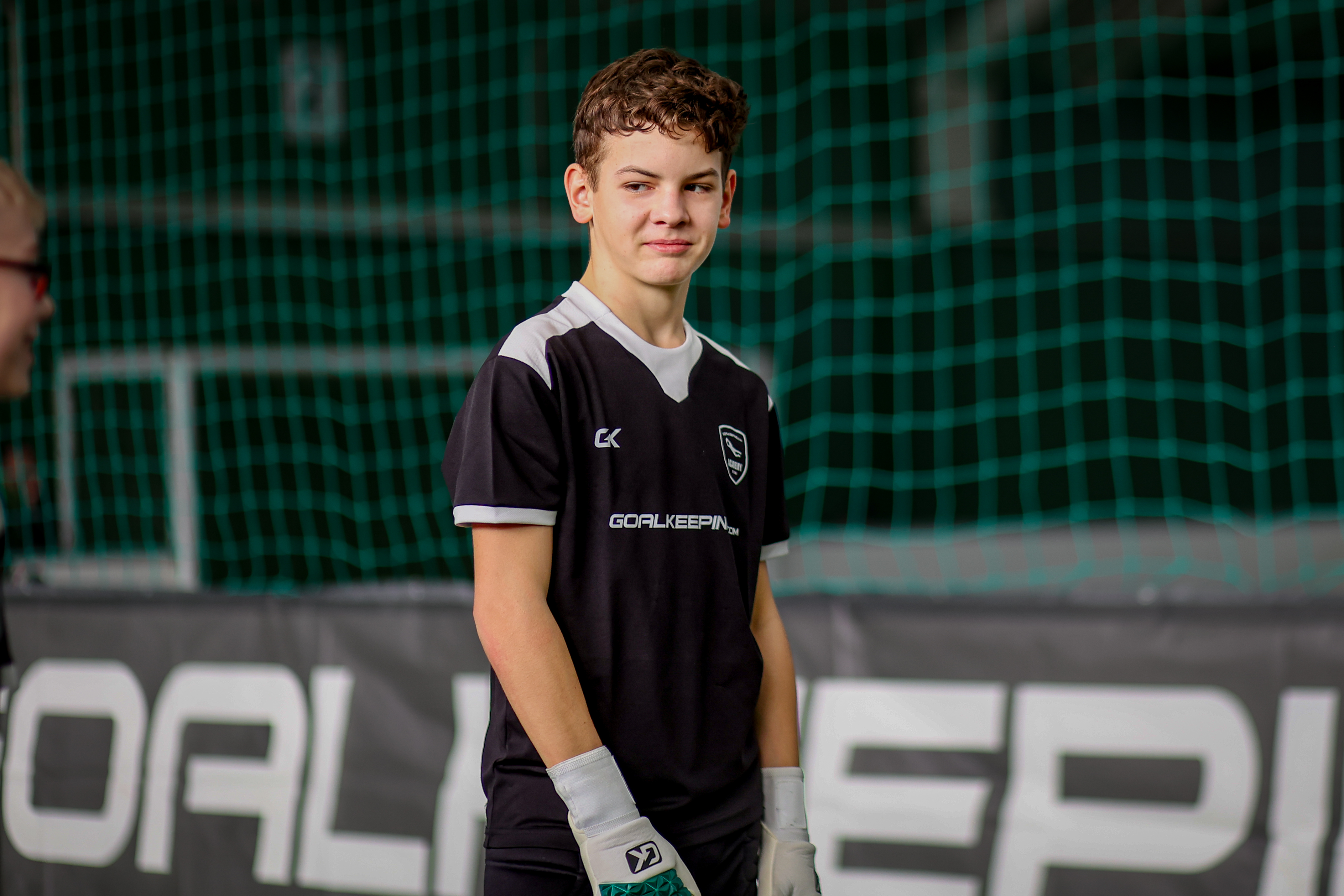 Gruppenfoto von jungen Torhütern und Trainern nach dem Camp