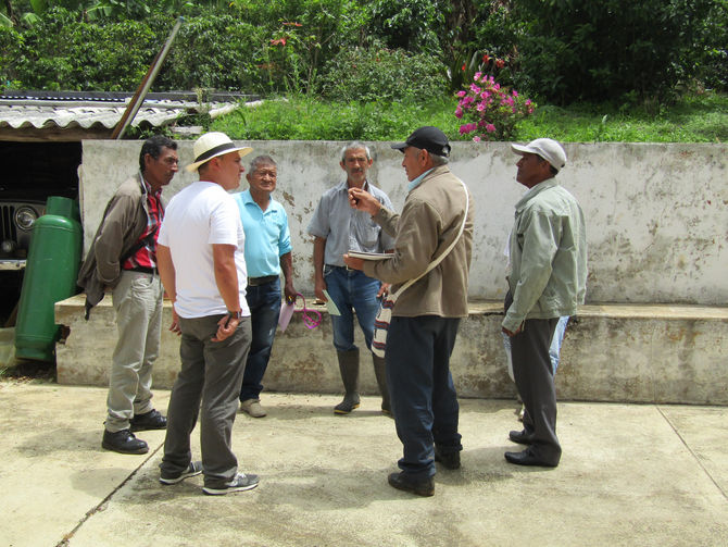 Lideres y lideresas promoviendo la participación