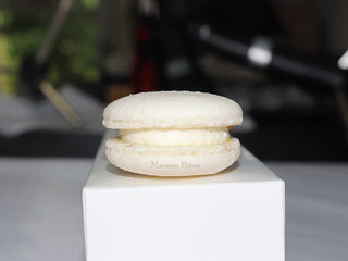 Vanilla Macaron Cookies Gift Box – 12 Count | French Macarons