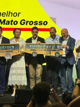 Lucas do Rio Verde recebe dois novos ônibus escolares do Governo do Estado