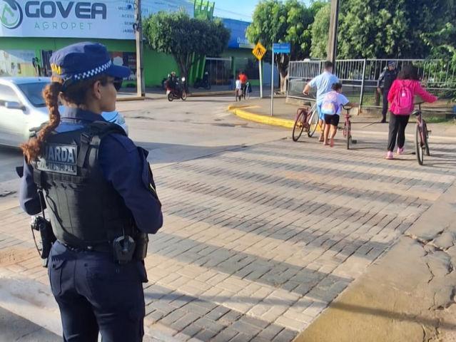 Guarda Civil Municipal reforça segurança nas entradas e saídas das escolas em Lucas do Rio Verde