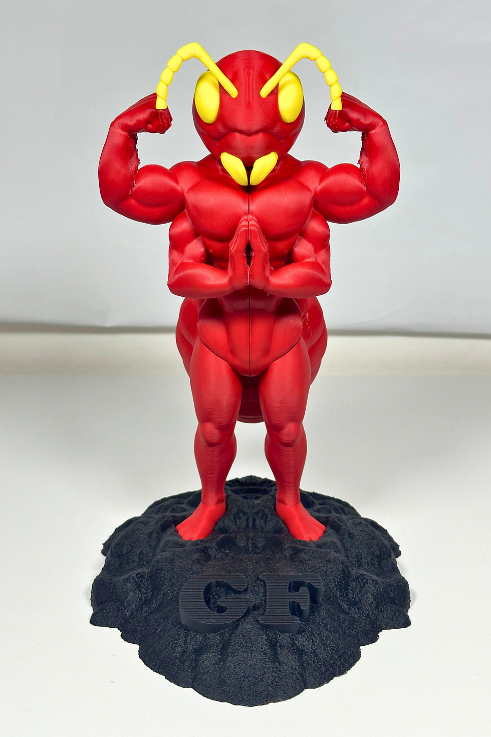 Un client de la boutique m'a commandé une statuette aux couleurs du drapeau de la Belgique. Je trouve le rendu excellent !