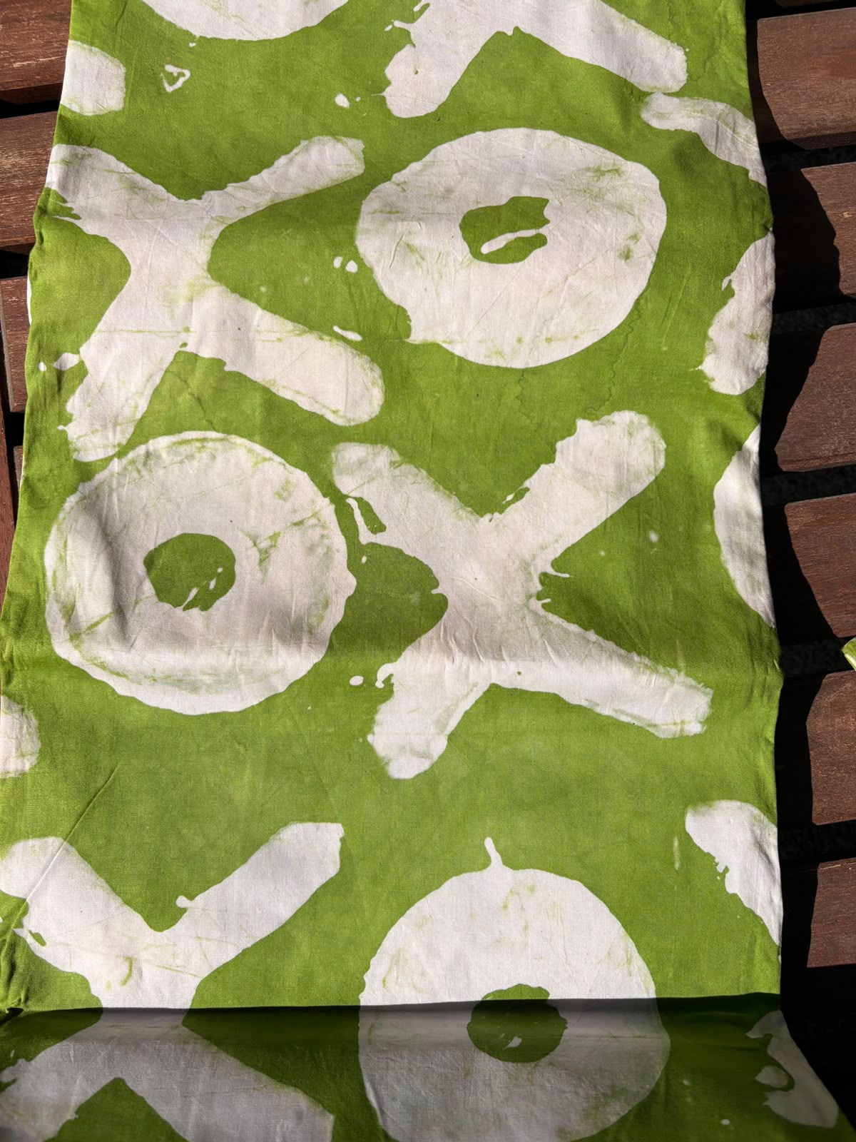 Handmade Batik aus Nigeria - hellgrün - Kreis/Kreuz