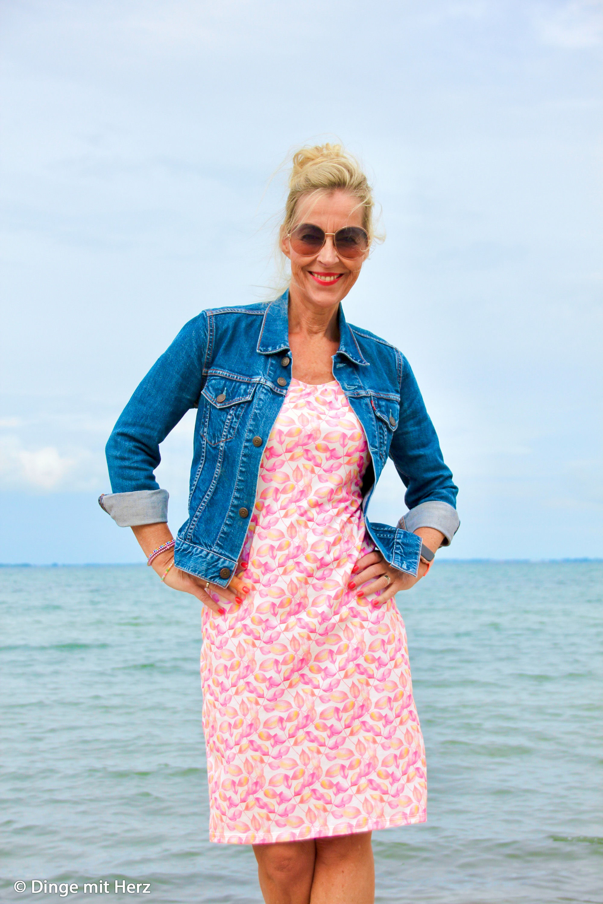 Baumwolljersey „Theo“ – Blätter Pink auf Weiß – zarter Jersey mit Aqua | Swafing