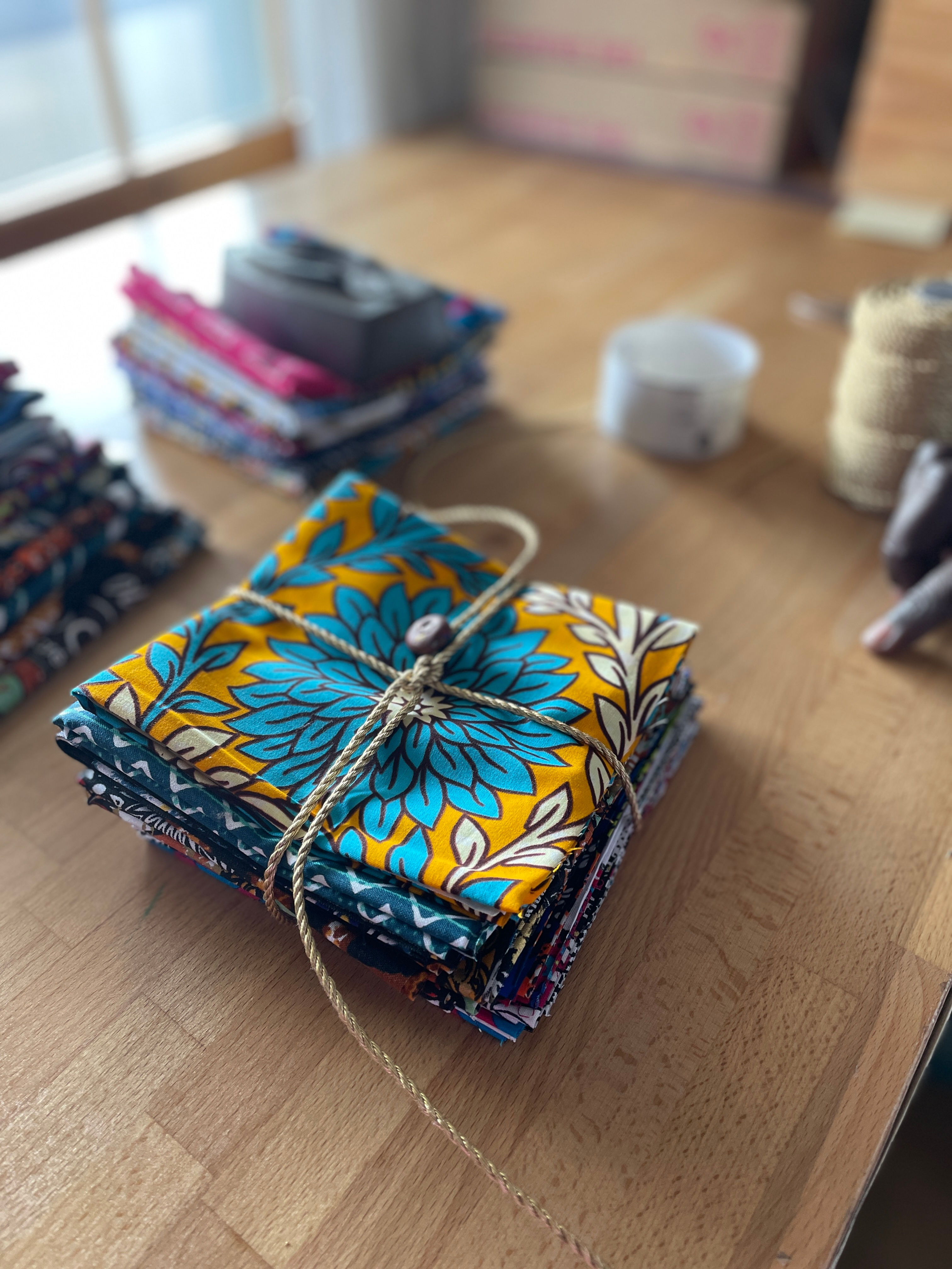 Stoffpaket „Mix & Match“ – 10 afrikanische Waxprint-Stoffe à 30×120 cm