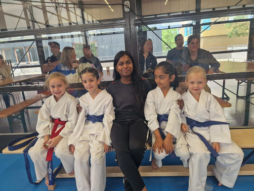 Karate Kinder an Turnier in Liestal aus der Karateschule Shukokai Wetzikon, Volketswil und Winterthur