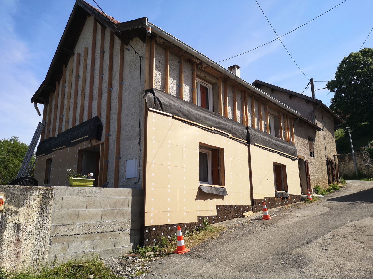 Mur isolé thermiquement pour une meilleure efficacité énergétique en Isère