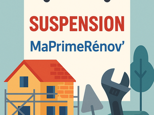Une maison en rénovation avec en arrière plan écrit Suspension MaPrimeRénov'