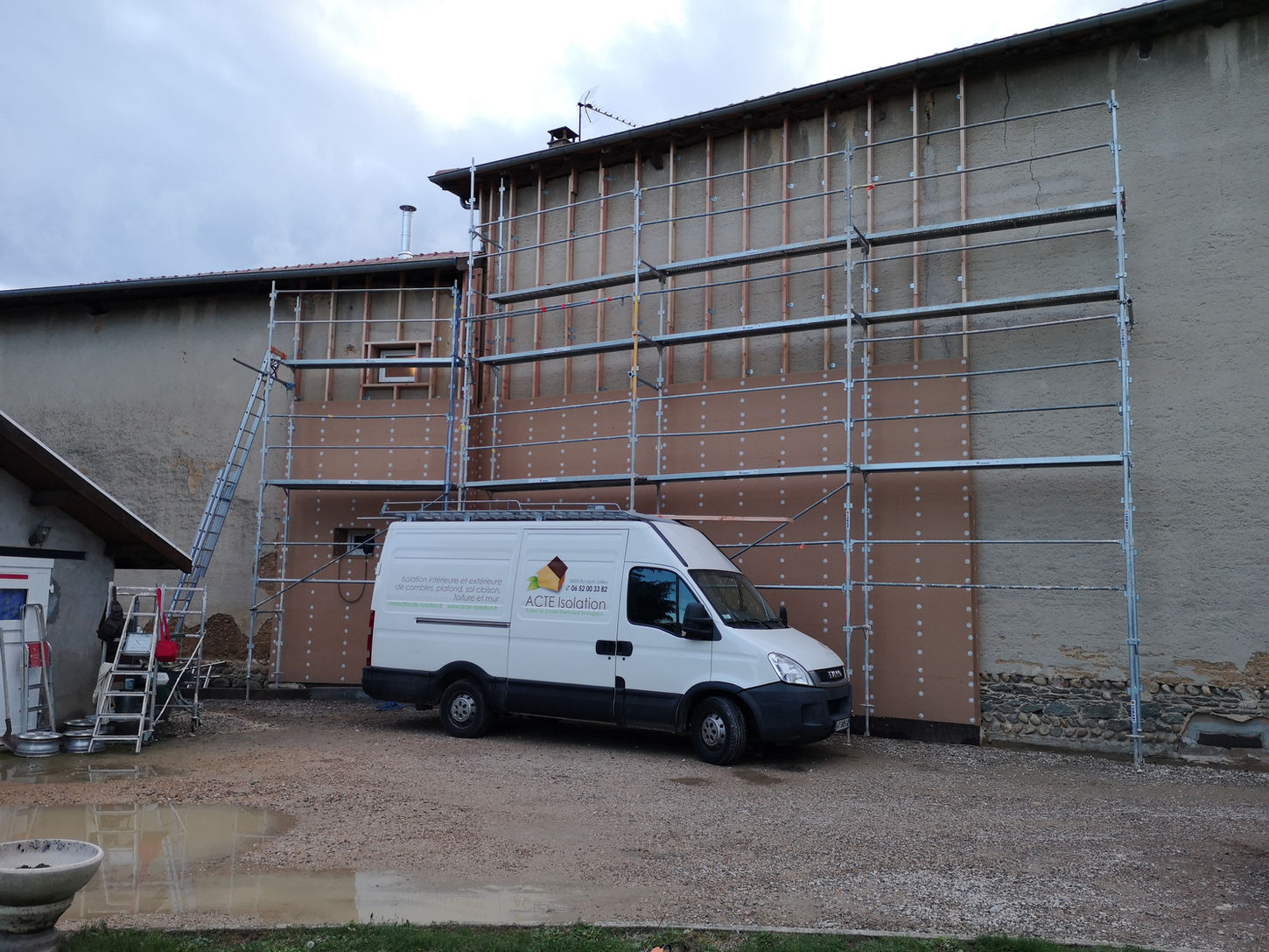 Mur isolé thermiquement pour une meilleure efficacité énergétique en Isère