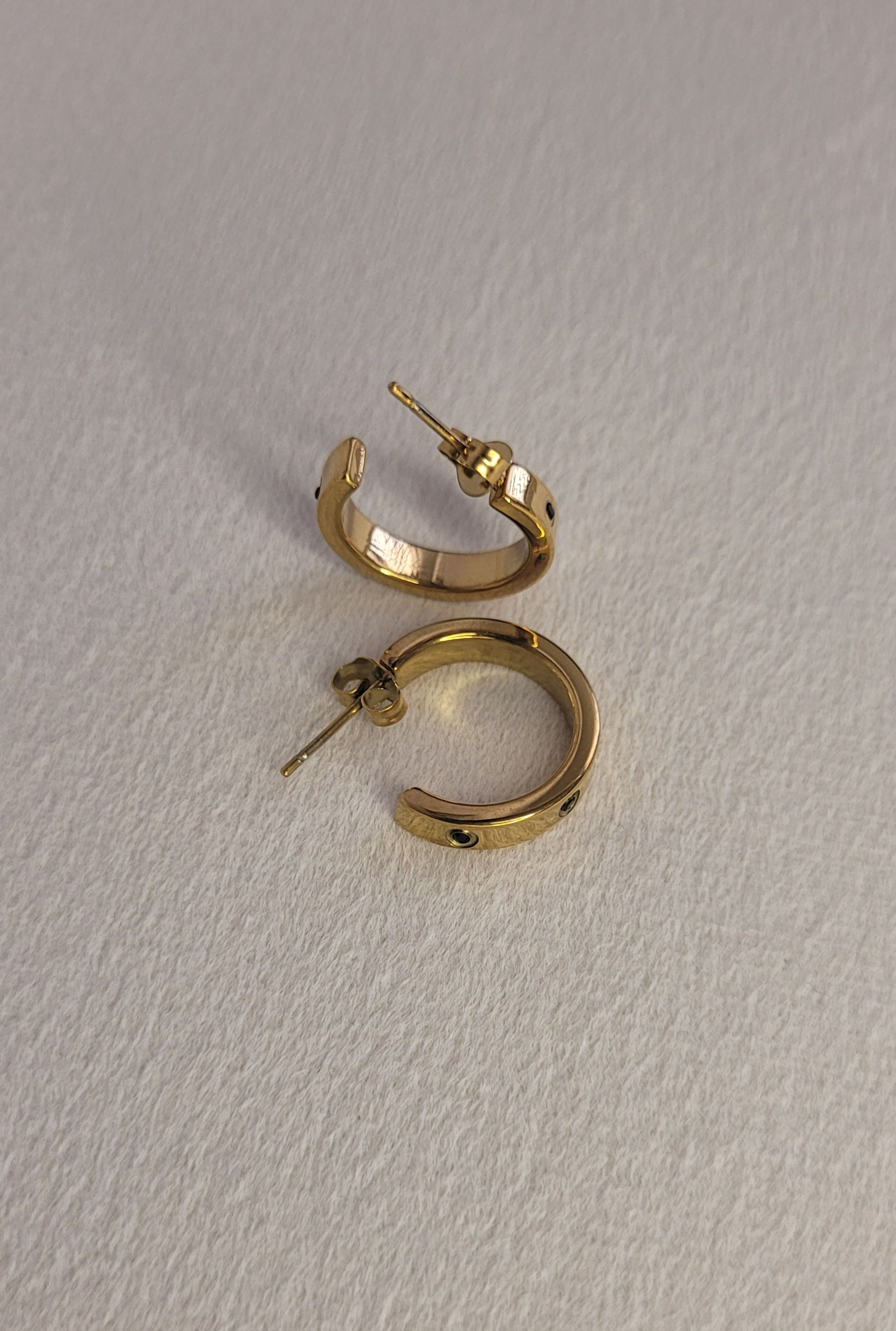 Noir Curve Hoops