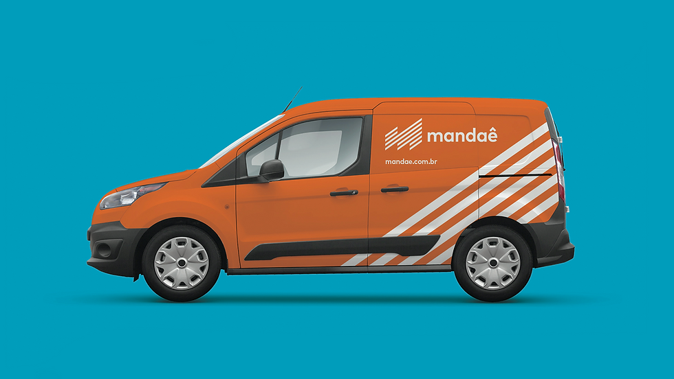 Identidade visual aplicada em carro Mandaê