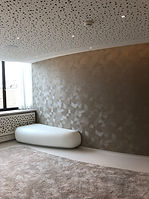 Raumgestaltung der gelungnen Art. Tapete mit Trapezmuster