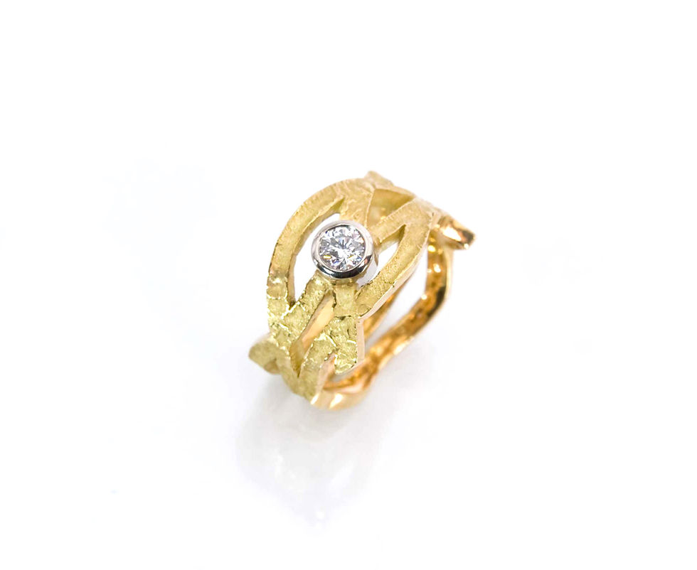 Anello largo ondulato oro giallo bianco diamante finitura ruvida