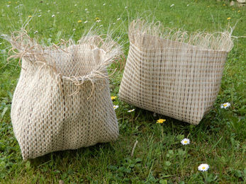 Handweben im Fadenwerk Uster, individuelle Auftragsarbeiten nach Kundenwunsch, weben nach Mass, Gefäss