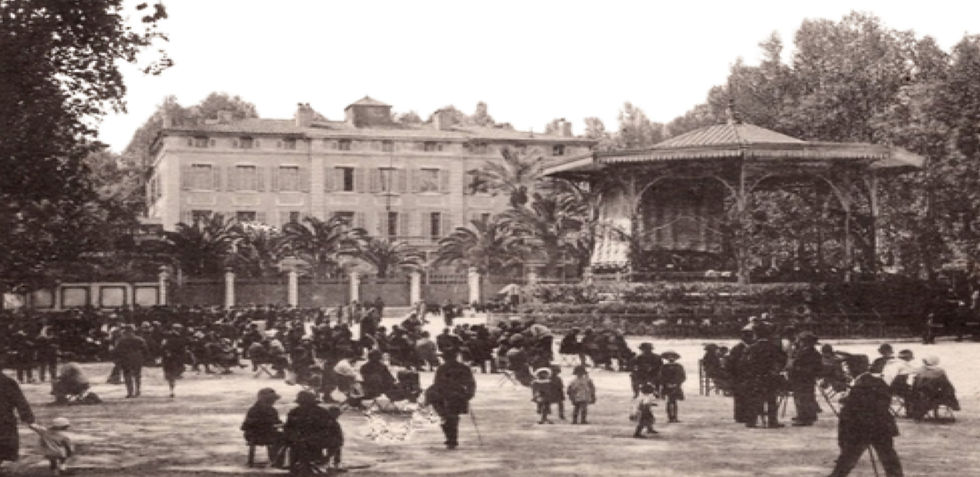 Flanerie autour de la place d'Armes