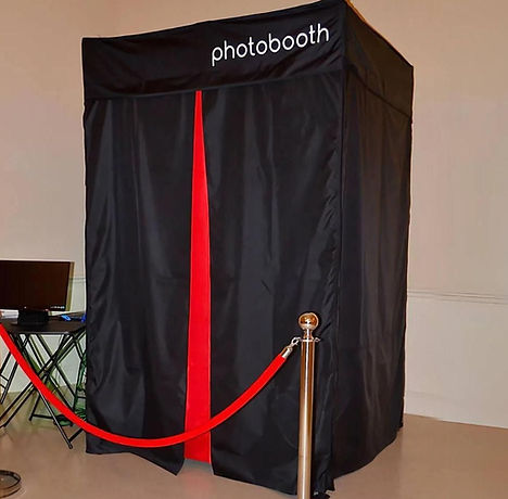 enclosed photo booth 04.jpg