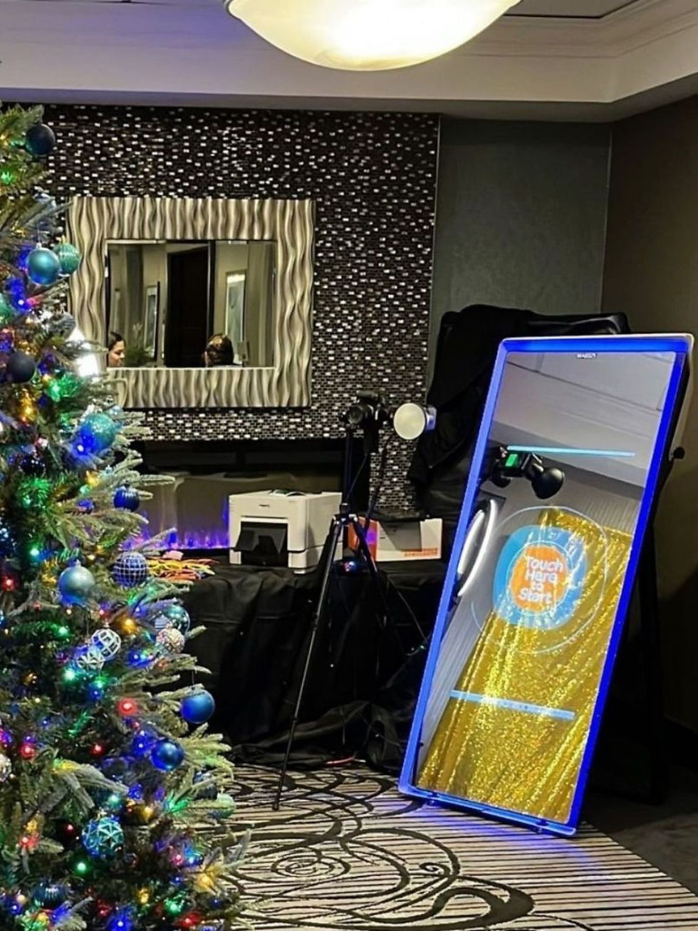 Cambridge Mirror Me Photo Booth Rental Company
