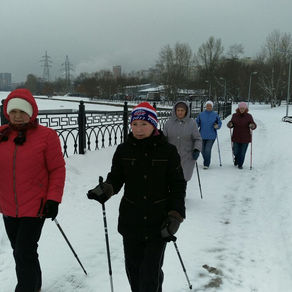 Скандинавская ходьба на набережной Кожуховского затона.