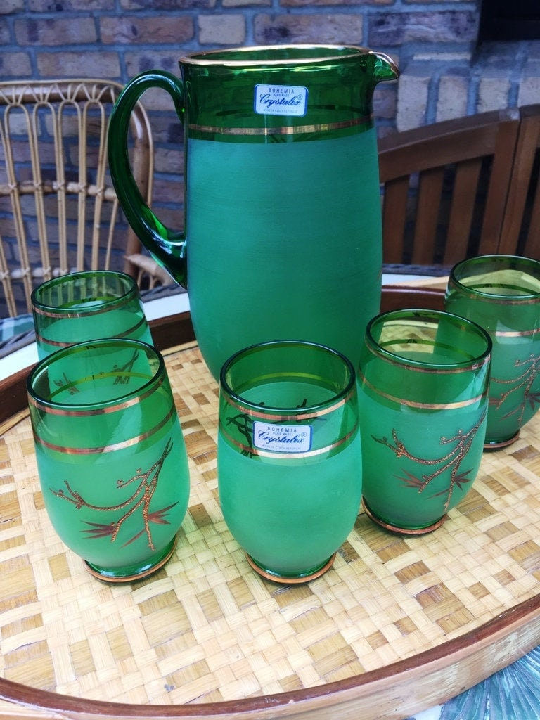 Grünes Bohemia-Glas-Saftservice mit Golddekor