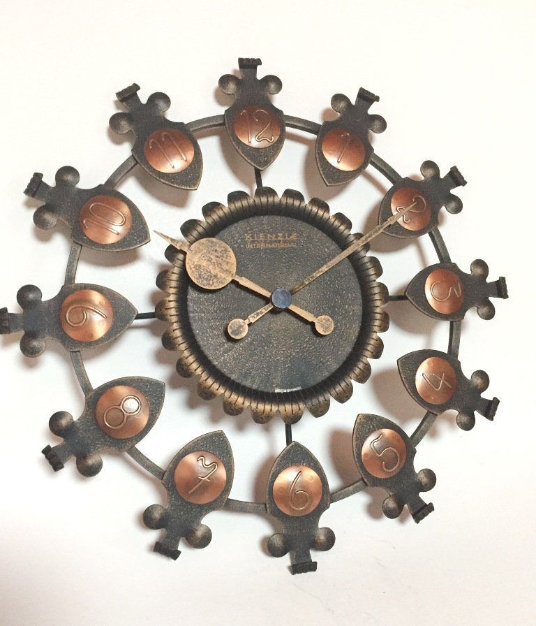 Kienzle: Wanduhr aus Kupfer und Schmiedeeisen