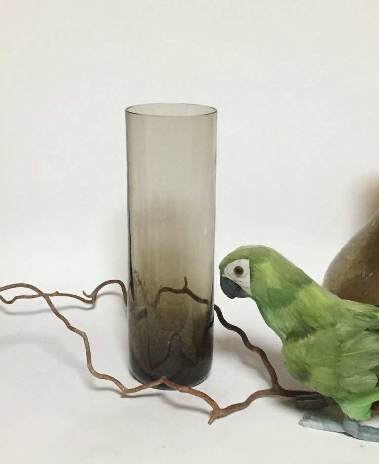 Signierte Rauchglas-Zylindervase von Erwin Eisch