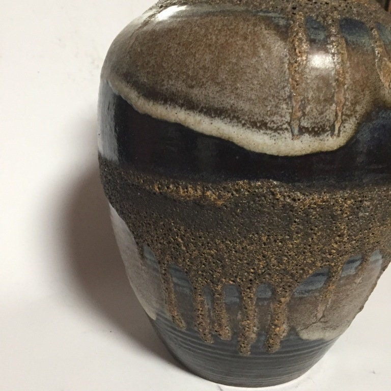 Miniaturbild: Bauchige Fat-Lava-Bodenvase in Braun, Weiß und Schwarz