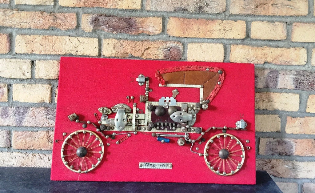 Handgefertigtes Ford-Oldtimer-Wandbild aus Metallteilen