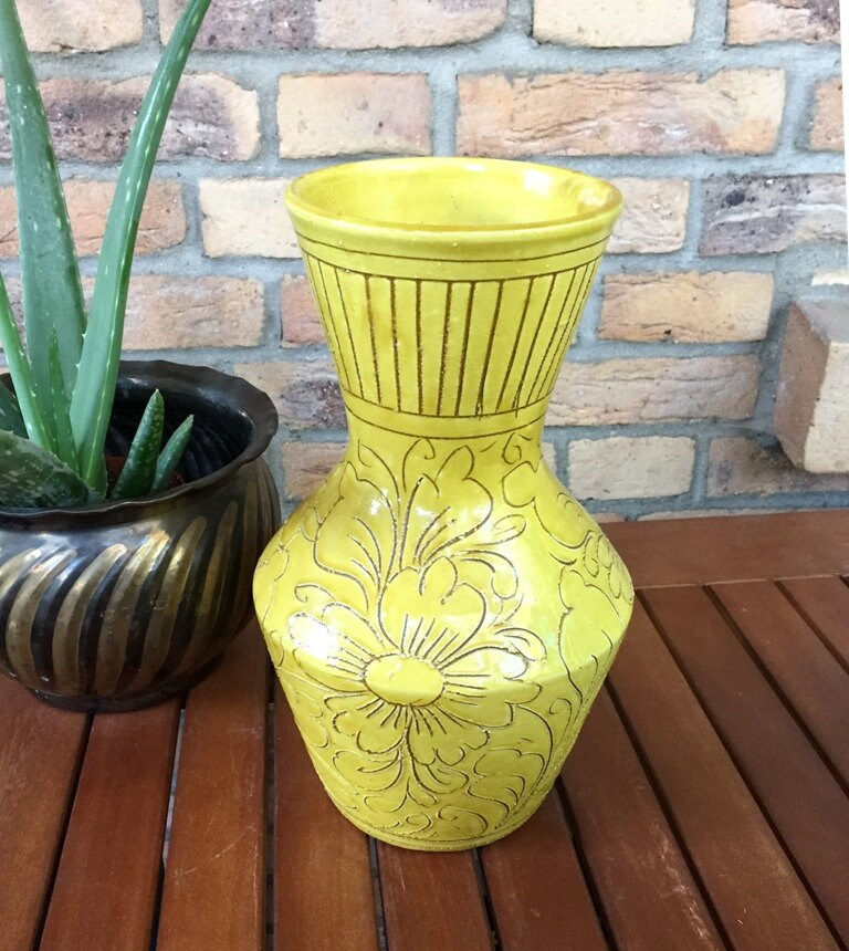 Miniaturbild: Gelbe Sgraffito-Keramikvase, Bitossi/Fanciullacci zugeschrieben