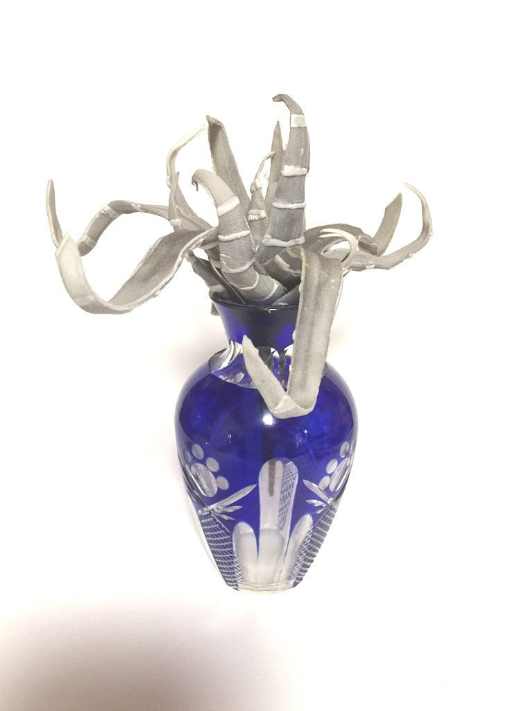 Julius Mühlhaus: kobaltblaue Kristallvase mit Handschliff