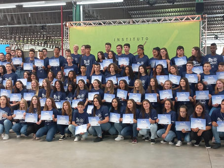Mais uma turma de jovens aprendizes, formada pelo Instituto Crescer Legal