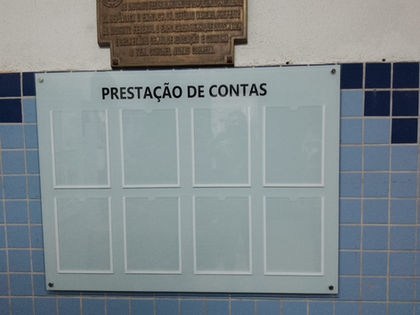 Lousa de vidro com displays 2.jpeg