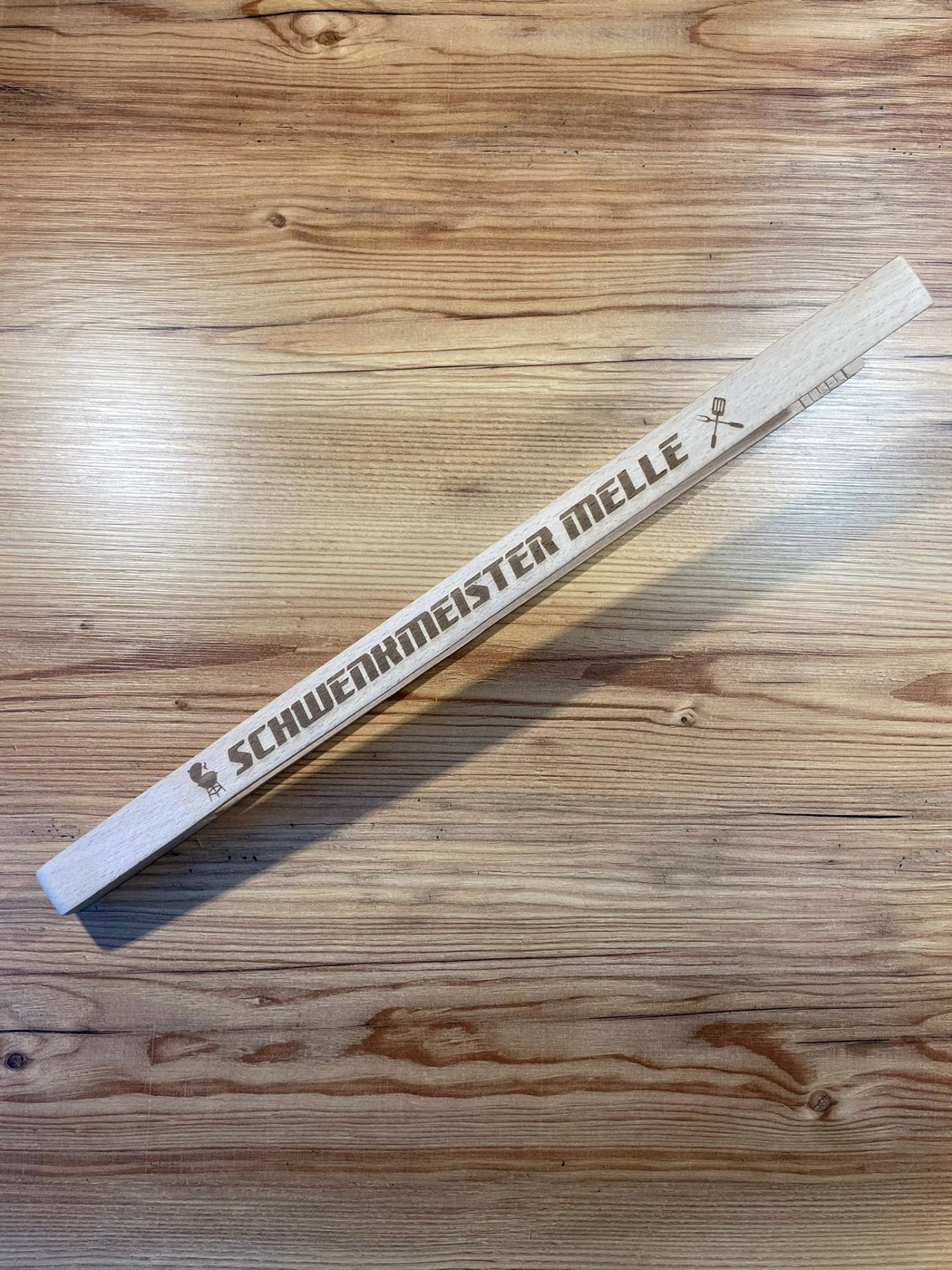 Personalisierte Grillzange aus Holz mit Gravur – nachhaltiges Geschenk für Grillabende und Männer mit Stil