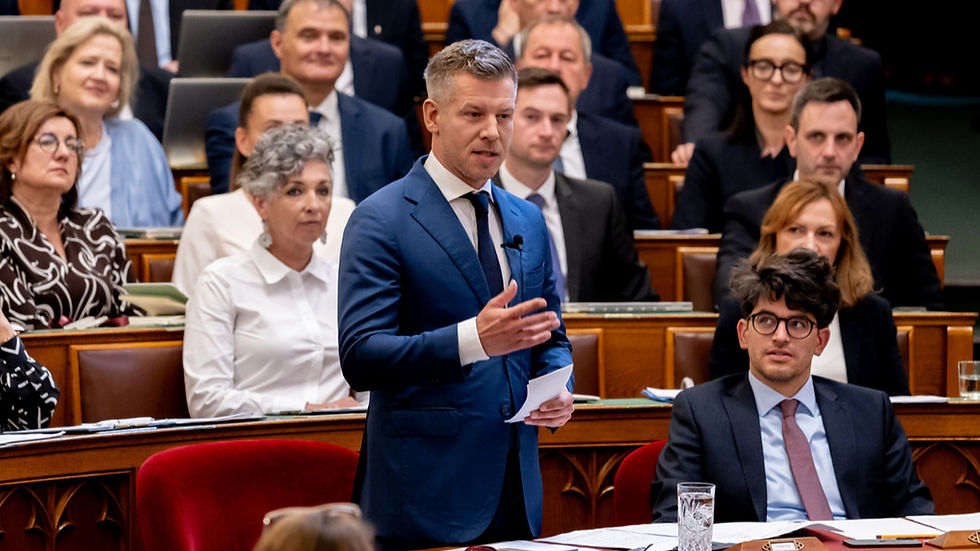 Itt az ideje, hogy a Fidesz–KDNP végre kijöjjön a magyar emberek hálószobájából – bőrtangás férfiak vitték el a show-t kedden a Parlamentben