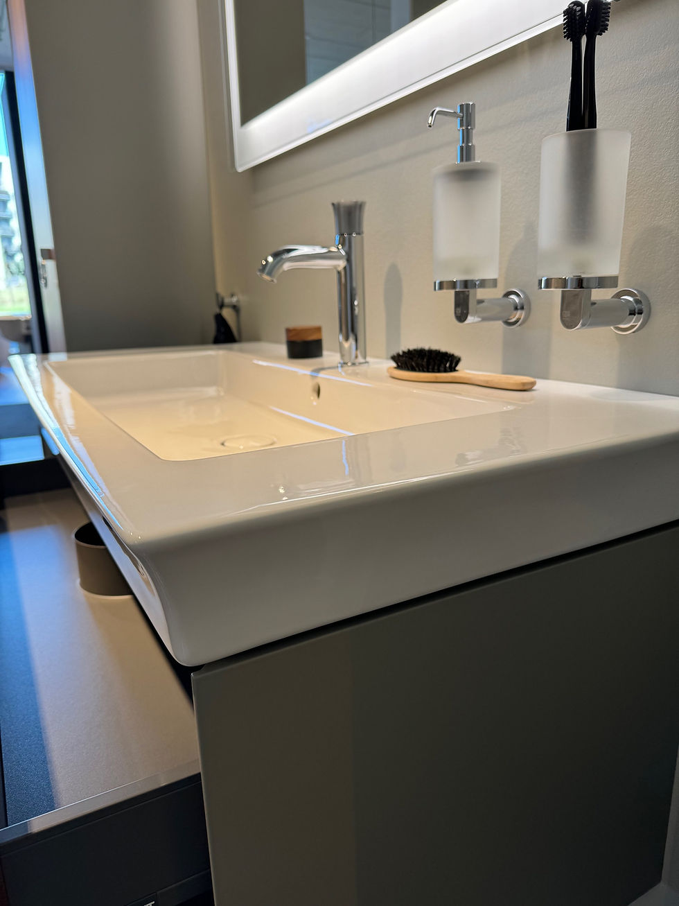 Miniaturbild: Duravit White Tulip Badmöbelset ( Listenpreis 11‘449.-)