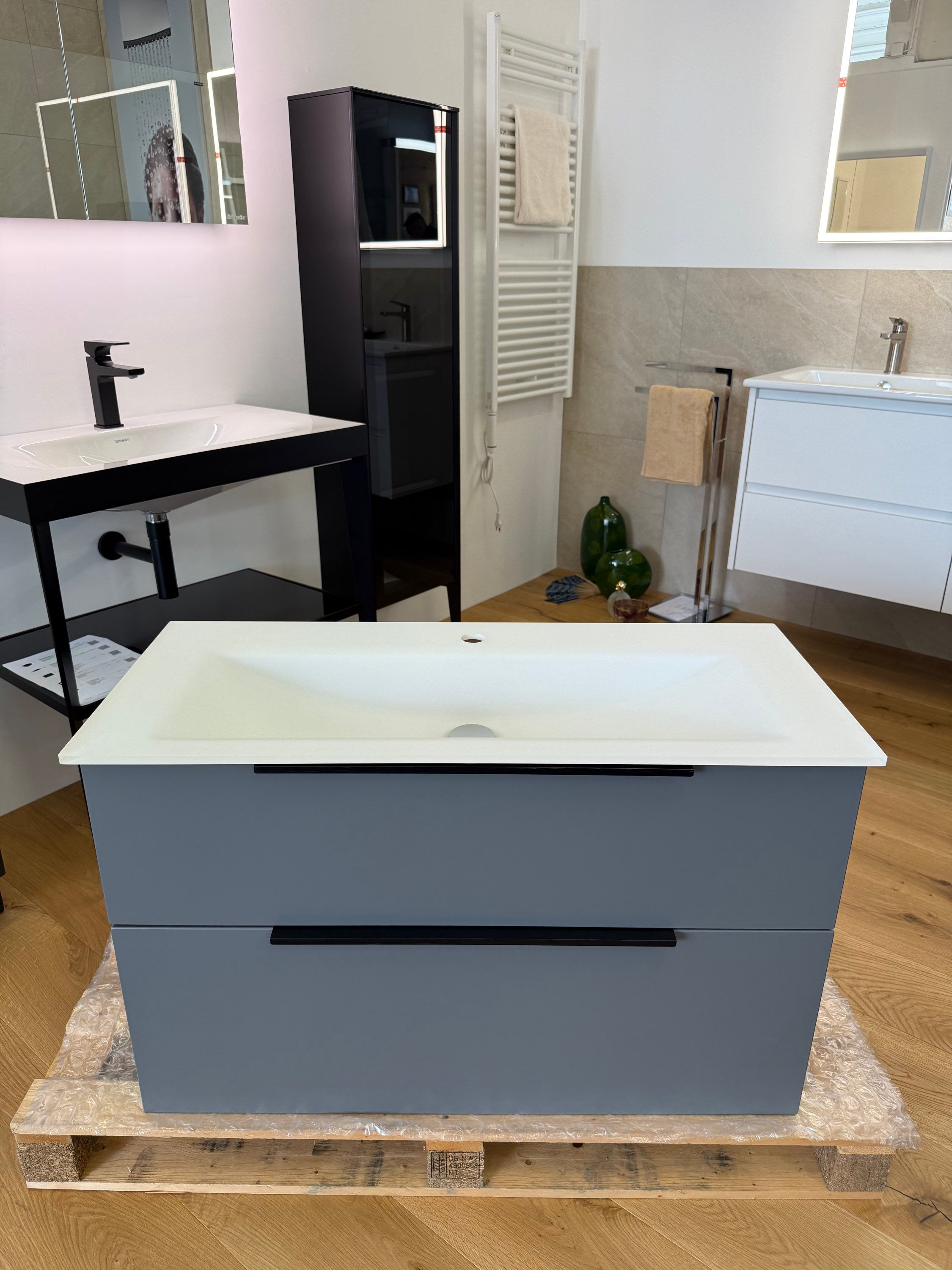 Badmöbelset mit Glaswaschtisch 