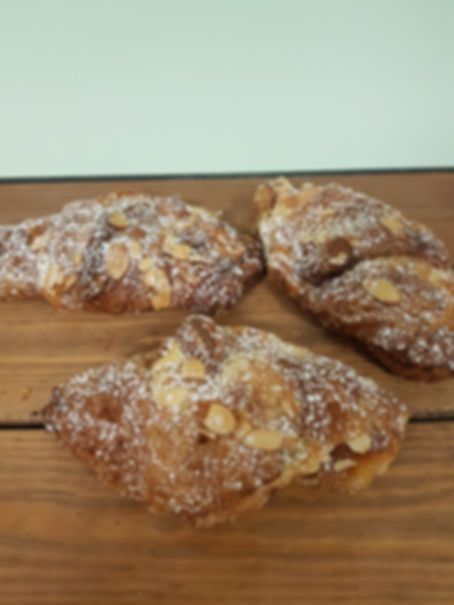 Almond croissant x2
