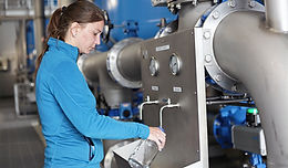 Wasserwerk-Wotenitz-Mitarbeiterin-1024x640_edited.jpg