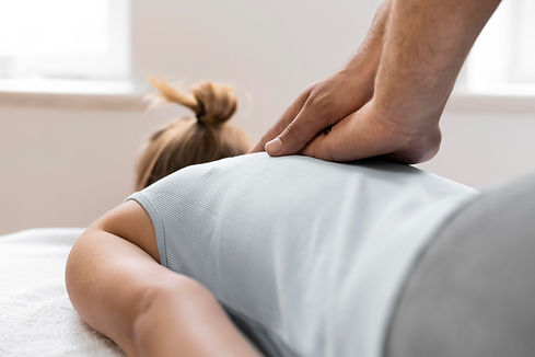 paziente-di-osteopatia-che-riceve-un-massaggio-terapeutico.jpg
