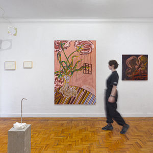 Vista da Exposição Seis do Seis Série de pinturas de Michel Scherer Flores para casas em chamas