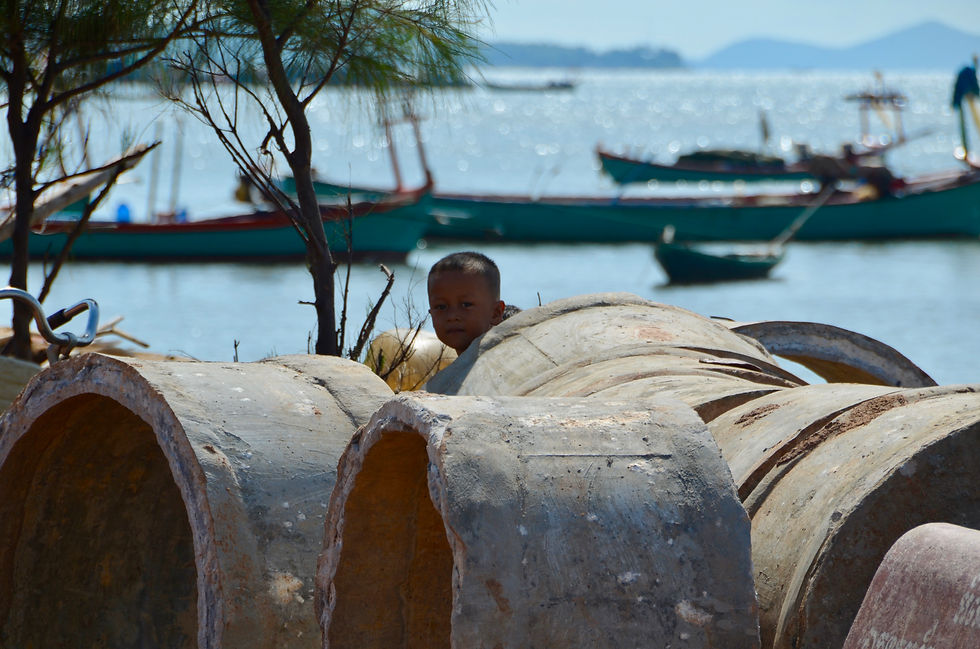 Enfants jouant à cache cache