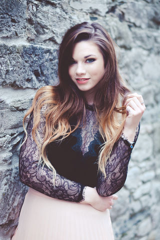 Cobbled streets and soft curls...