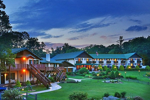 This Tiny Town In The Mountains Feels Straight Out Of The Swiss Alps