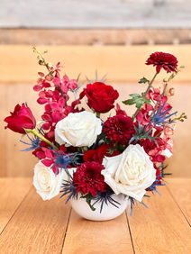Low red flower centerpiece for round banquet table at business dinner