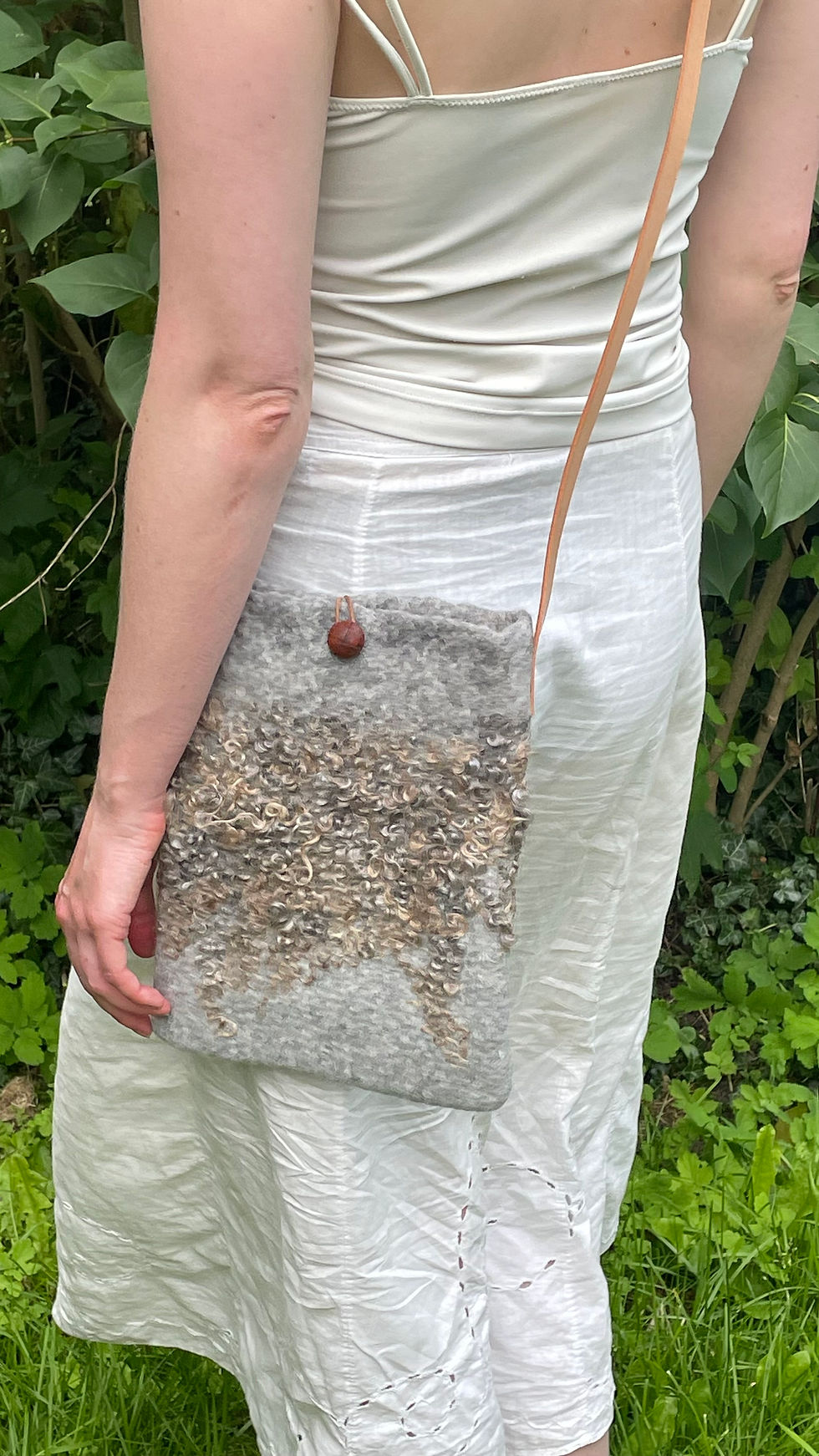 Miniaturebillede: Taske med råuld i brune nuancer