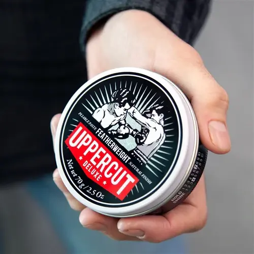Miniatura: Pasta de peinado ligera y mate Uppercut Deluxe Featherweight de 70g en The Wolf Barbería.