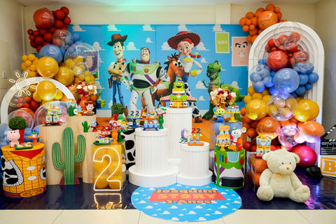 Decoração com tema Toy Story no espaco de festa infantil Aquarella Park na zona Sulde São Paulo