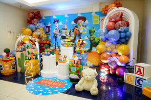 Decoração com tema Toy Story no espaco de festa infantil Aquarella Park na zona Sulde São Paulo